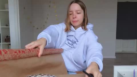 Snapshot of my_mia_ chatting on December 4, 2025, 9:07 am MIA I will be here Monday Wednesday Thursday Saturday online show from December 4, 2025, 9:07 am