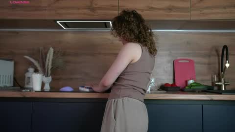 Curly Monique online show from May 31, 2026, 8:21 am