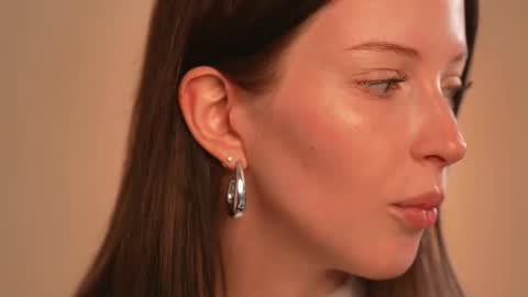 STELLA  Im here today online show from October 1, 2025, 4:24 pm