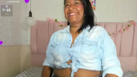 Snapshot of mya_blaze chatting on October 28, 2025, 12:52 pm mya_blaze online show from October 28, 2025, 12:52 pm