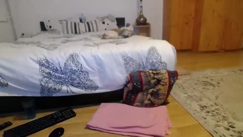 Mia kane online show from December 17, 2024, 4:43 pm