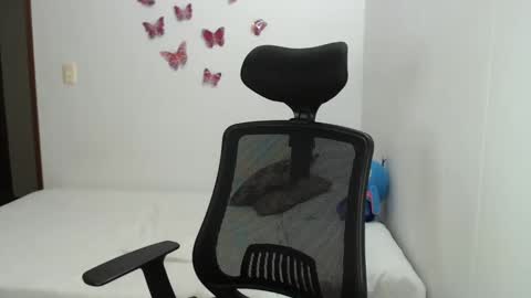 Snapshot of myc_sw_couple chatting on January 30, 2025, 12:18 am mary and charlie online show from January 30, 2025, 12:18 am