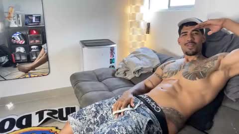 Myke esthetic online show from December 4, 2025, 6:49 pm