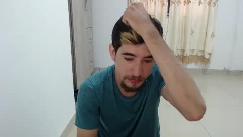 Snapshot of myke_xxx chatting on December 19, 2024, 11:50 am mike online show from December 19, 2024, 11:50 am