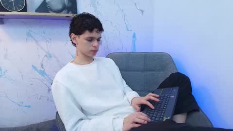 Mykel   online show from November 5, 2025, 2:39 pm