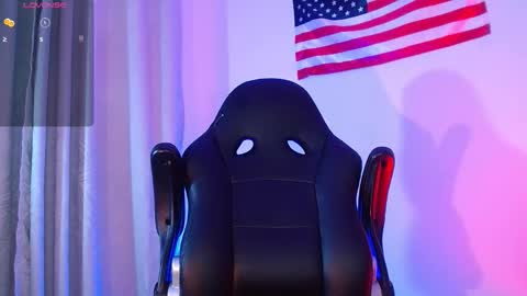 Mylo Wallace  online show from November 27, 2025, 9:17 pm