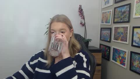 Erica online show from November 27, 2025, 10:28 am