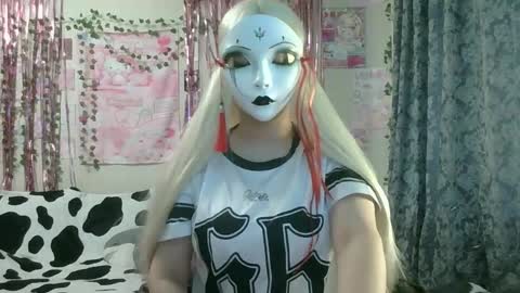 mysticyumiko online show from December 18, 2025, 7:47 am