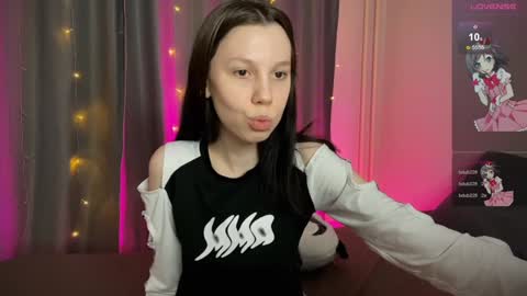 Snapshot of na_prikole_ chatting on January 19, 2025, 9:45 pm Vanessa and Julia  online show from January 19, 2025, 9:45 pm