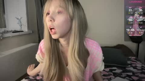 Snapshot of na_prikole_ chatting on February 25, 2025, 8:19 pm Vanessa and Julia  online show from February 25, 2025, 8:19 pm
