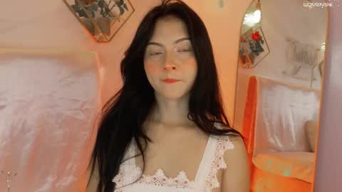 naamah_b online show from October 25, 2025, 1:51 pm