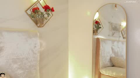 naamah_b online show from June 6, 2026, 2:44 pm