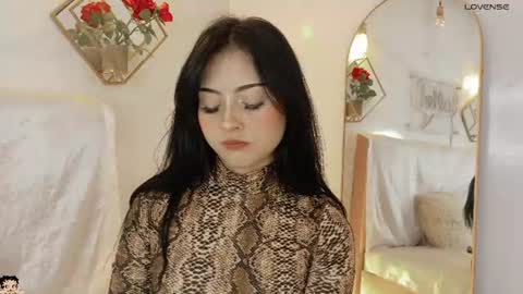 naamah_b online show from June 8, 2026, 2:28 pm