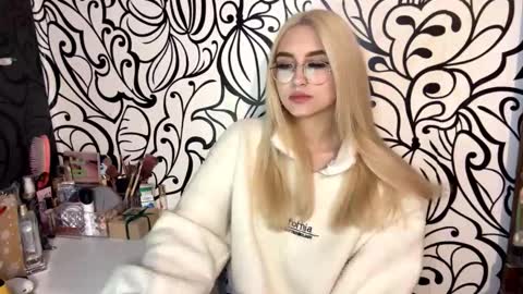 Snapshot of nadiaknake chatting on February 5, 2026, 7:29 pm Katrin online show from February 5, 2026, 7:29 pm