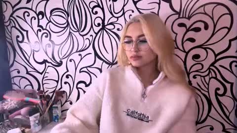 Snapshot of nadiaknake chatting on February 8, 2026, 8:45 pm Katrin online show from February 8, 2026, 8:45 pm