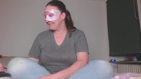 Snapshot of nadine321 chatting on December 17, 2024, 4:21 pm Nadine online show from December 17, 2024, 4:21 pm