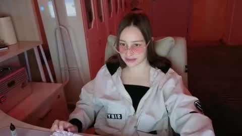 naebina online show from October 14, 2025, 8:26 am