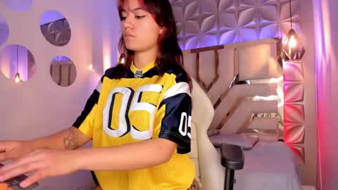 Snapshot of nahia_low chatting on February 17, 2025, 5:14 am  Valeria  online show from February 17, 2025, 5:14 am