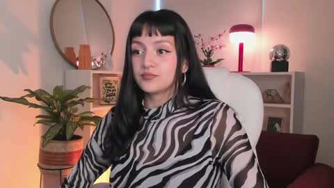 Nahia INDEPENDENT MODEL P online show from February 13, 2026, 10:28 pm