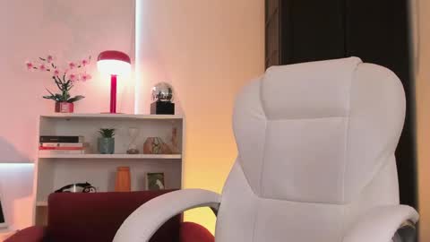 Nahia INDEPENDENT MODEL P online show from April 15, 2026, 7:58 pm