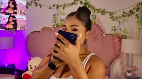 NahiaraReina  online show from April 12, 2026, 1:05 pm