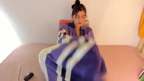 independent model online show from February 9, 2025, 12:06 am