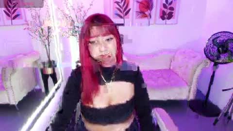 nahomi_velmont online show from May 18, 2026, 7:09 pm