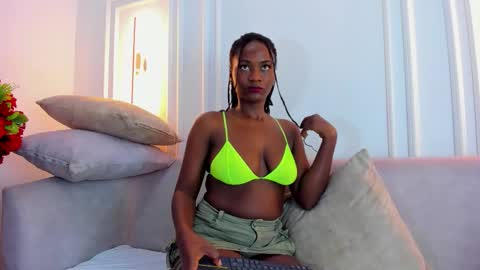 Nahomi online show from February 17, 2026, 12:45 pm