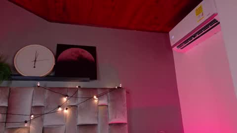  VICTORIA  online show from February 3, 2026, 7:41 pm