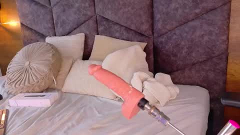  VICTORIA  online show from March 8, 2026, 2:15 am