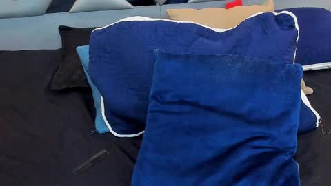 Nahomi  online show from February 16, 2025, 1:03 am