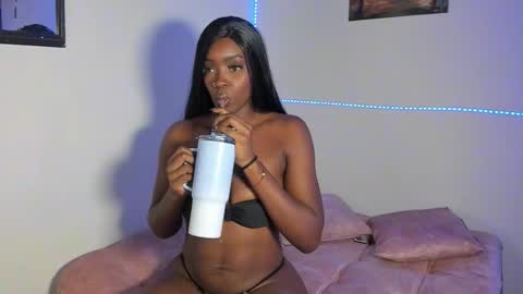 Snapshot of nahomy_smiiths chatting on March 2, 2026, 10:38 pm Nahomy online show from March 2, 2026, 10:38 pm