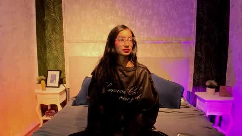 Nahomy  online show from January 7, 2026, 11:45 am