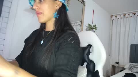 Snapshot of naia_stant chatting on January 3, 2025, 9:36 pm Naia online show from January 3, 2025, 9:36 pm