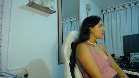 Snapshot of naia_stant chatting on January 18, 2025, 2:14 am Naia online show from January 18, 2025, 2:14 am