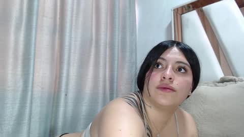 Snapshot of naia_x chatting on February 7, 2025, 10:41 pm Naia x online show from February 7, 2025, 10:41 pm