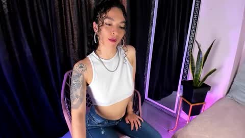 Ana online show from October 21, 2025, 9:15 pm