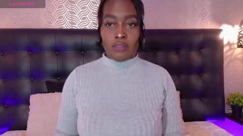 naiaramasson_ online show from September 24, 2025, 12:19 pm