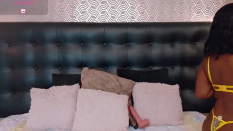 naiaramasson_ online show from January 19, 2026, 12:09 pm