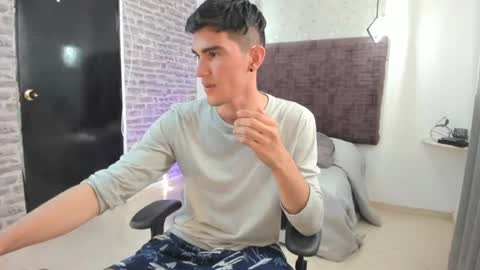 naifummi online show from March 10, 2025, 8:45 pm