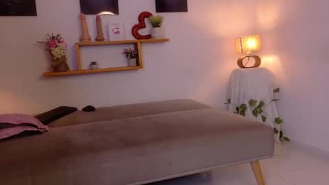 nairagold_ online show from May 16, 2026, 12:18 am