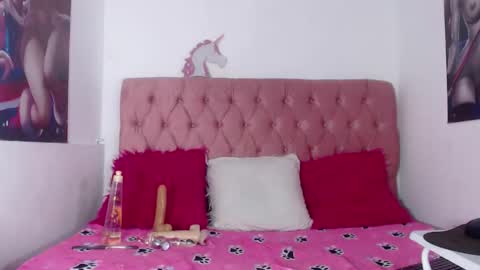 NALAROY online show from November 25, 2025, 4:56 am