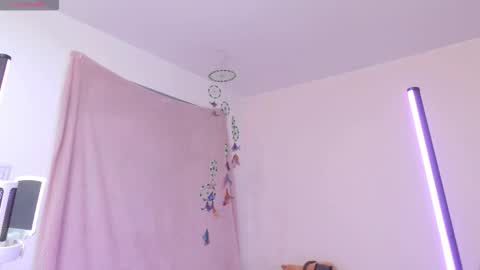 nami_usagi online show from October 17, 2025, 5:04 pm