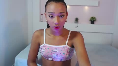 Namoi Smith online show from December 24, 2024, 3:38 am