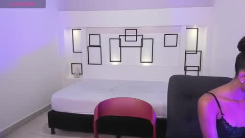 Namoi Smith online show from January 3, 2025, 4:00 am