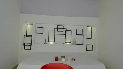 Namoi Smith online show from February 11, 2025, 10:04 am