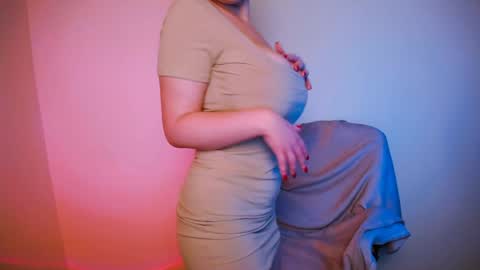 Snapshot of nanafey chatting on December 5, 2024, 3:28 pm your candy online show from December 5, 2024, 3:28 pm