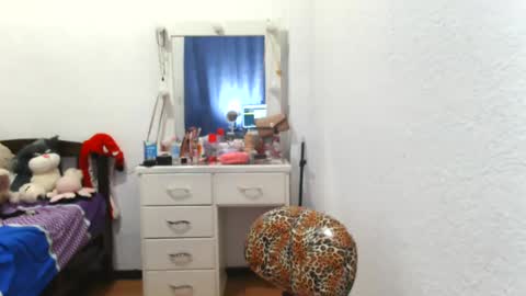 Snapshot of nanilux_1 chatting on September 8, 2025, 7:02 pm nanilux_1 online show from September 8, 2025, 7:02 pm