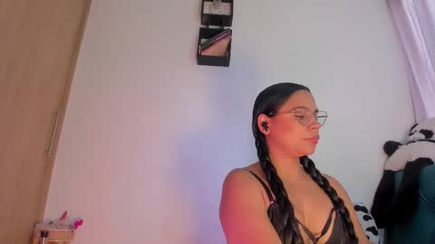 Snapshot of nanny1_ chatting on February 17, 2026, 8:04 pm Nanny online show from February 17, 2026, 8:04 pm