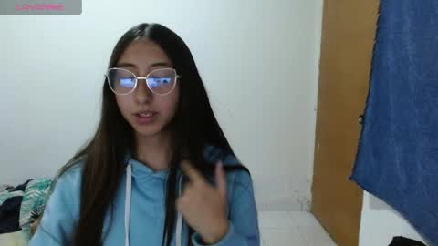 nanylux online show from April 19, 2026, 4:12 am